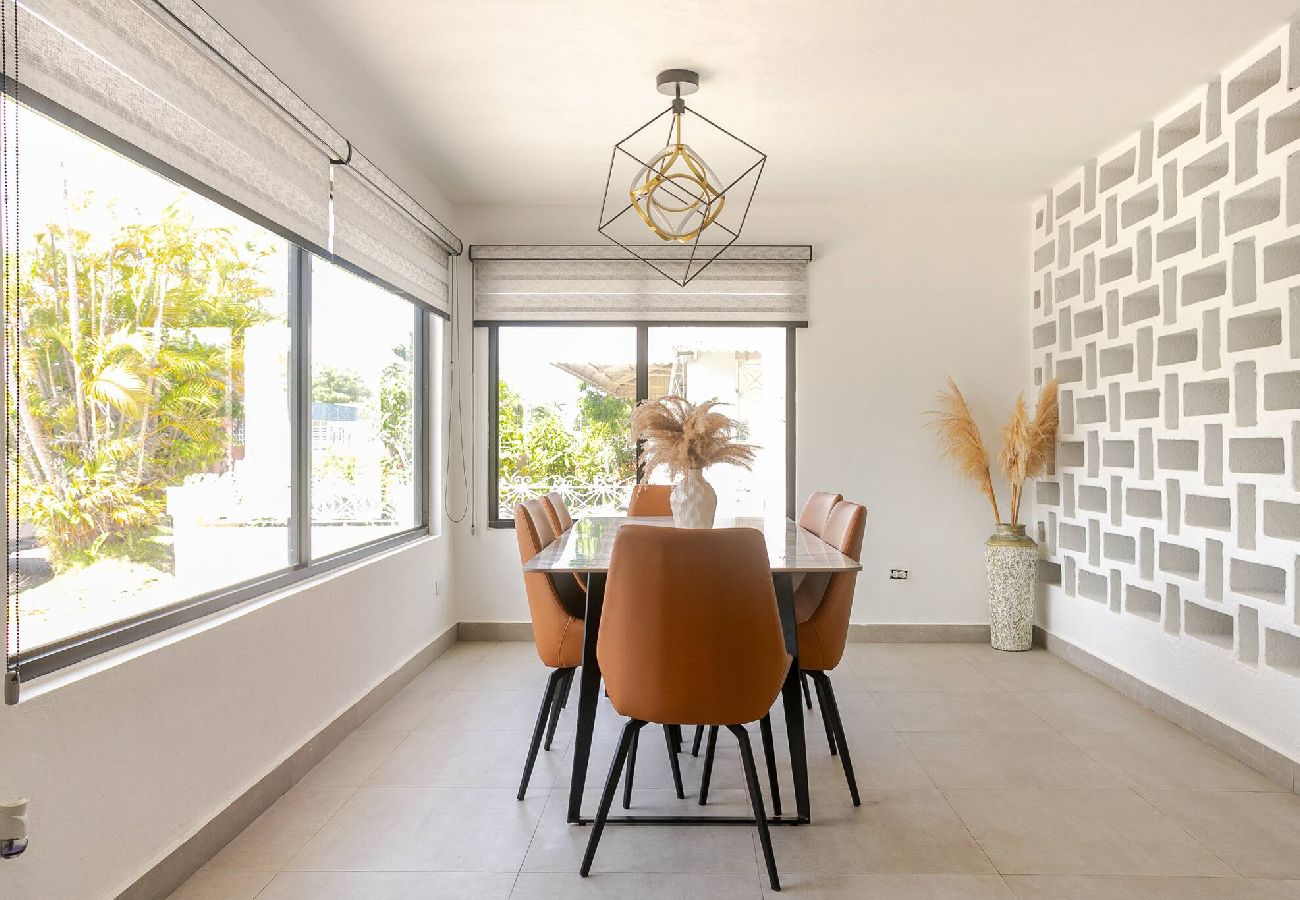 Casa en Carolina - Lux Gem~Mins to SJU~Pool~Tesla Solar~No Blackouts 