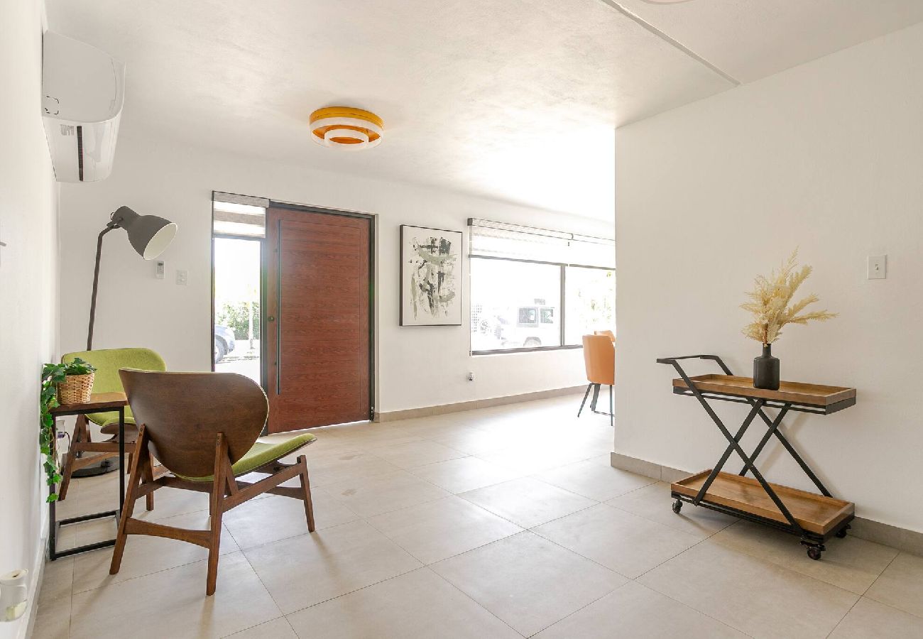 Casa en Carolina - Lux Gem~Mins to SJU~Pool~Tesla Solar~No Blackouts 