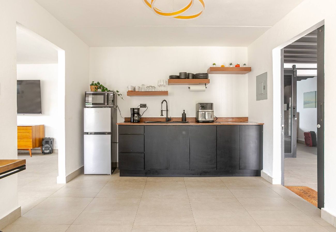 Casa en Carolina - Lux Gem~Mins to SJU~Pool~Tesla Solar~No Blackouts 