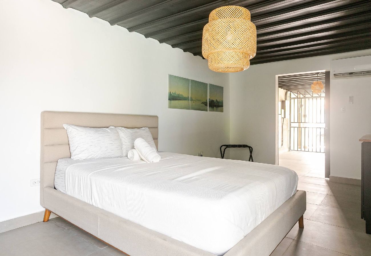 Casa en Carolina - Lux Gem~Mins to SJU~Pool~Tesla Solar~No Blackouts 