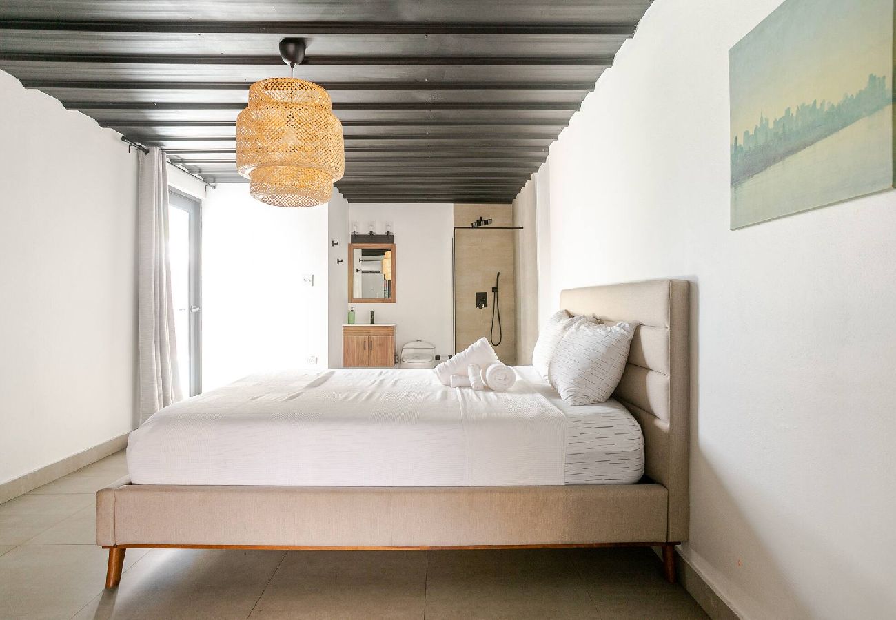 Casa en Carolina - Lux Gem~Mins to SJU~Pool~Tesla Solar~No Blackouts 