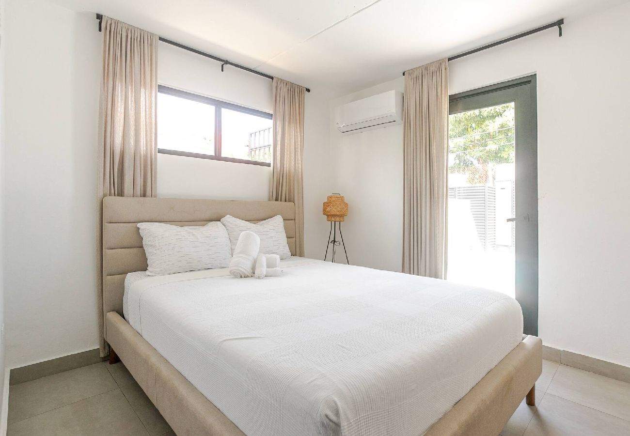 Casa en Carolina - Lux Gem~Mins to SJU~Pool~Tesla Solar~No Blackouts 