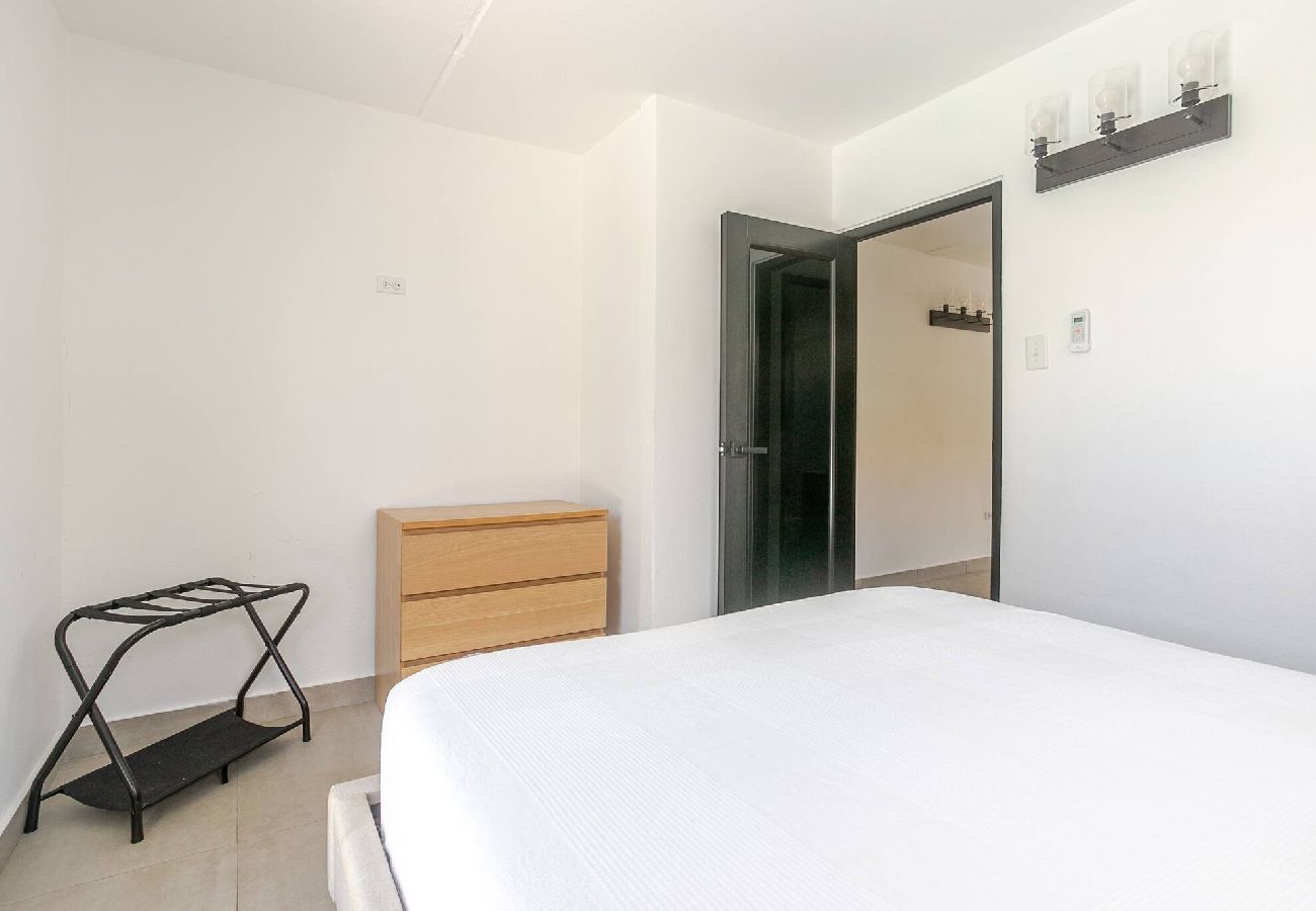 Casa en Carolina - Lux Gem~Mins to SJU~Pool~Tesla Solar~No Blackouts 