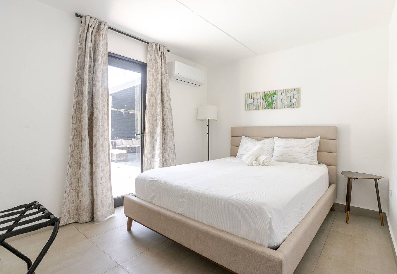 Casa en Carolina - Lux Gem~Mins to SJU~Pool~Tesla Solar~No Blackouts 