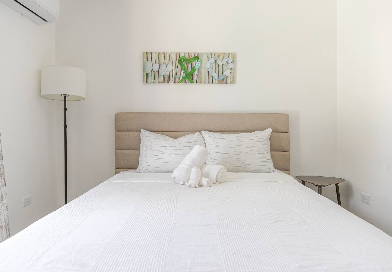 Casa en Carolina - Lux Gem~Mins to SJU~Pool~Tesla Solar~No Blackouts 