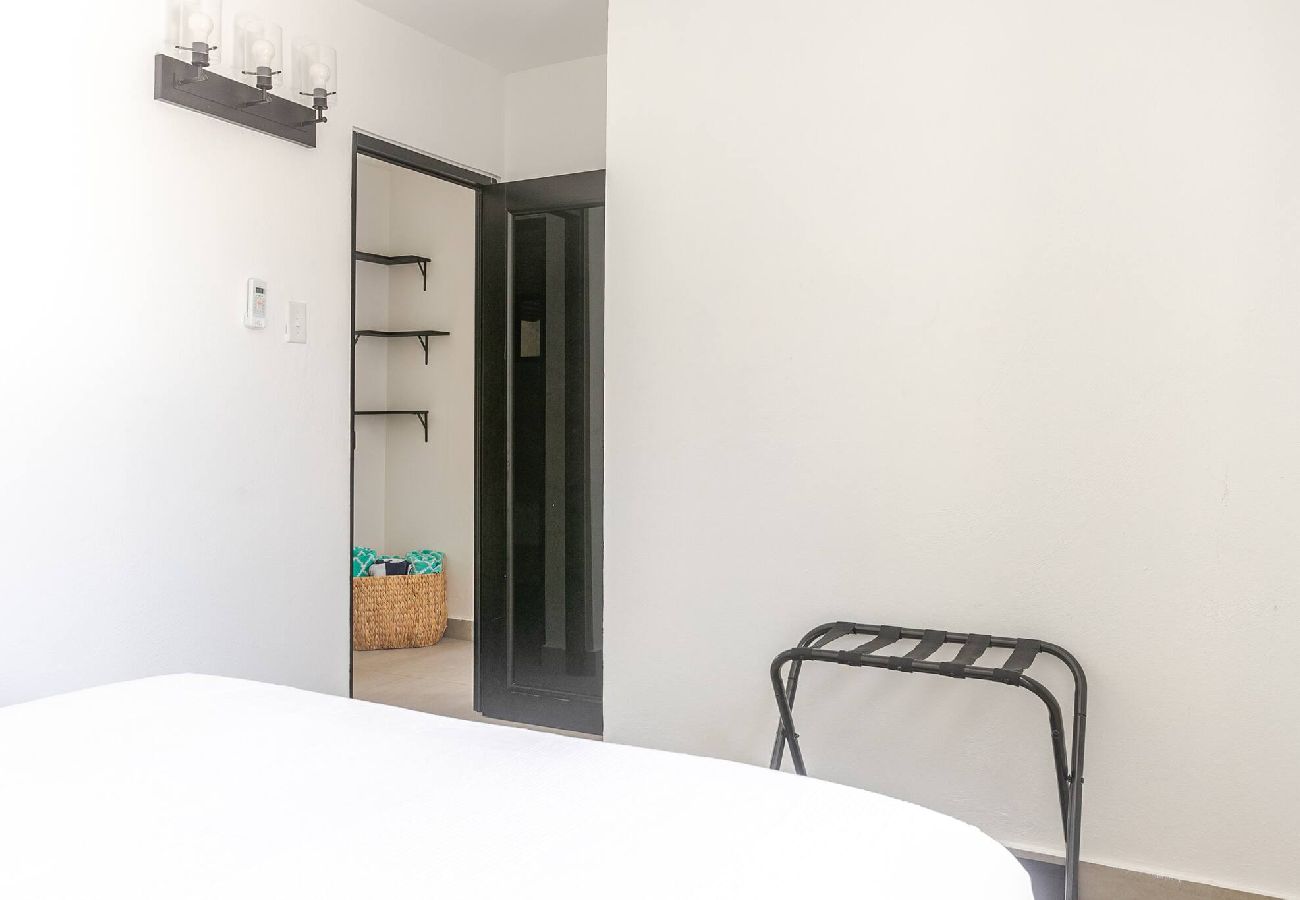 Casa en Carolina - Lux Gem~Mins to SJU~Pool~Tesla Solar~No Blackouts 