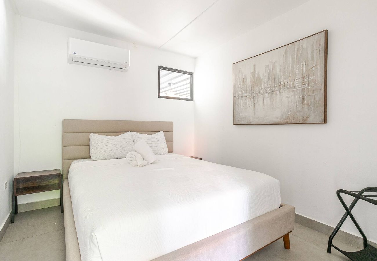 Casa en Carolina - Lux Gem~Mins to SJU~Pool~Tesla Solar~No Blackouts 