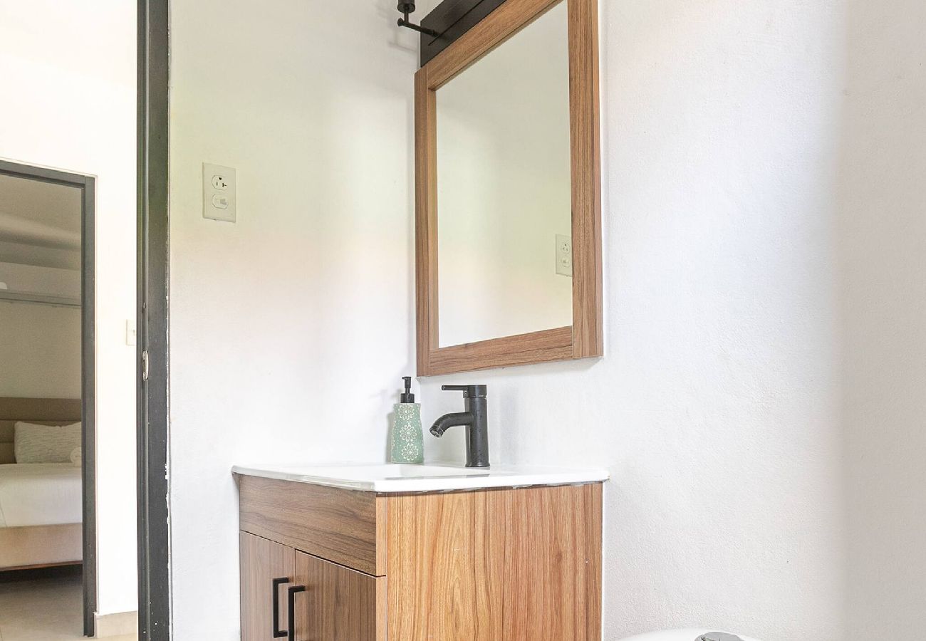 Casa en Carolina - Lux Gem~Mins to SJU~Pool~Tesla Solar~No Blackouts 