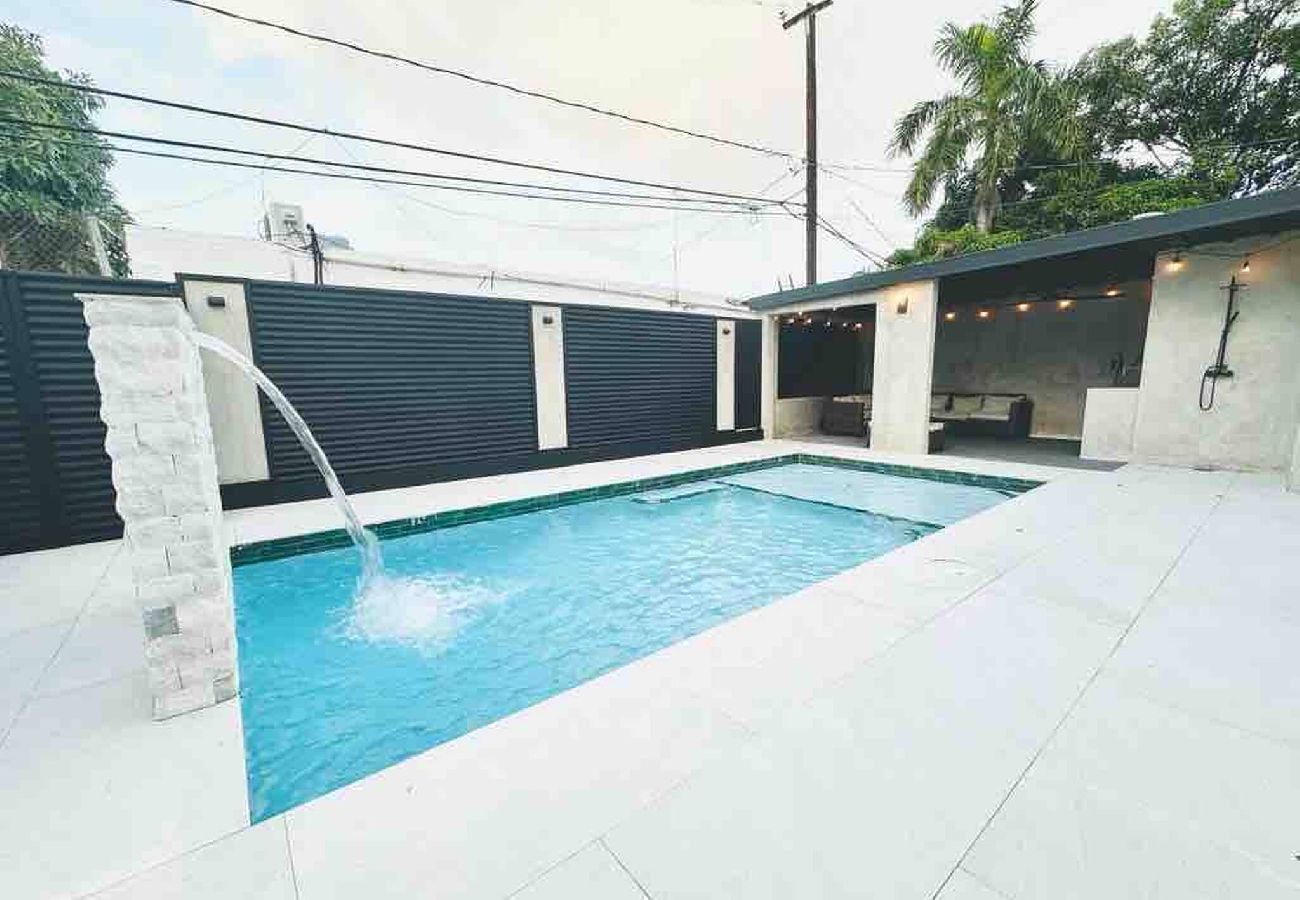 Casa en Carolina - Lux Gem~Mins to SJU~Pool~Tesla Solar~No Blackouts 