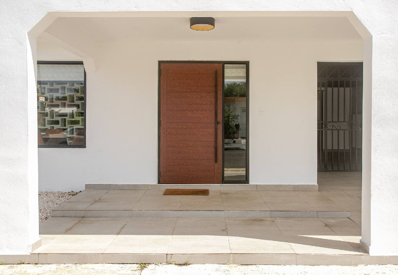 Casa en Carolina - Lux Gem~Mins to SJU~Pool~Tesla Solar~No Blackouts 