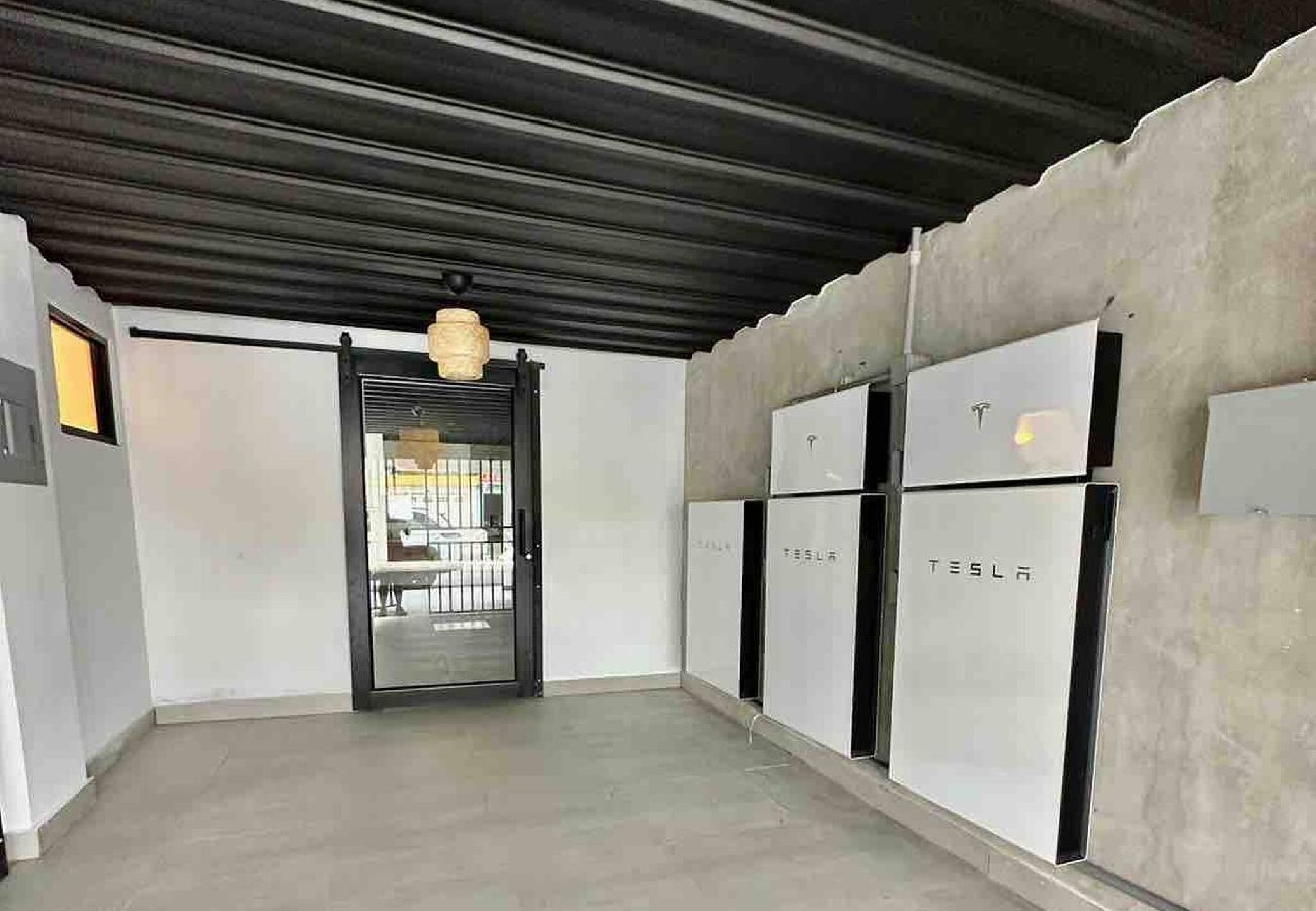 Casa en Carolina - Lux Gem~Mins to SJU~Pool~Tesla Solar~No Blackouts 