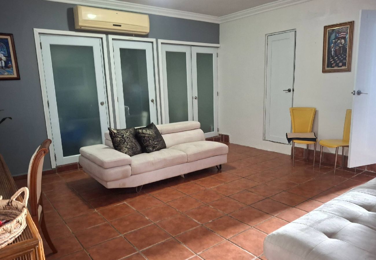 Apartamento en Vega Baja - Spacious 2BR Apartment w Pool Access Sleeps 10