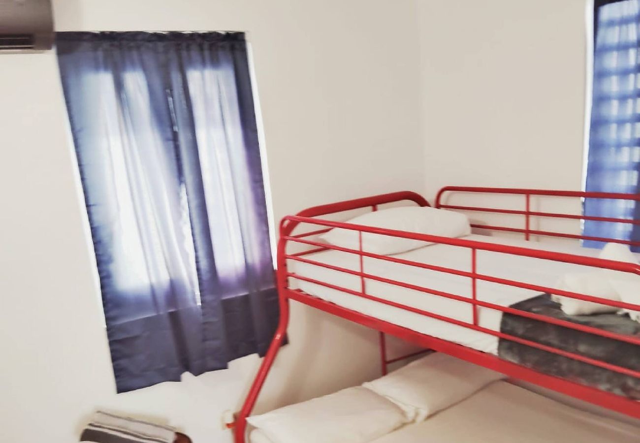 Apartamento en Vega Baja - Stylish 2BR Apartment w Pool Access