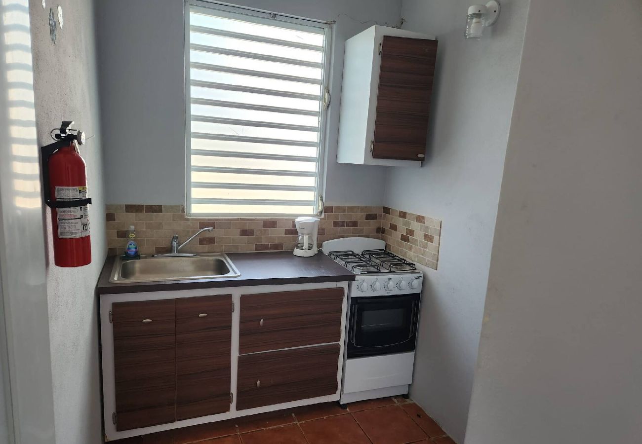 Apartamento en Vega Baja - Stylish 2BR Apartment w Pool Access