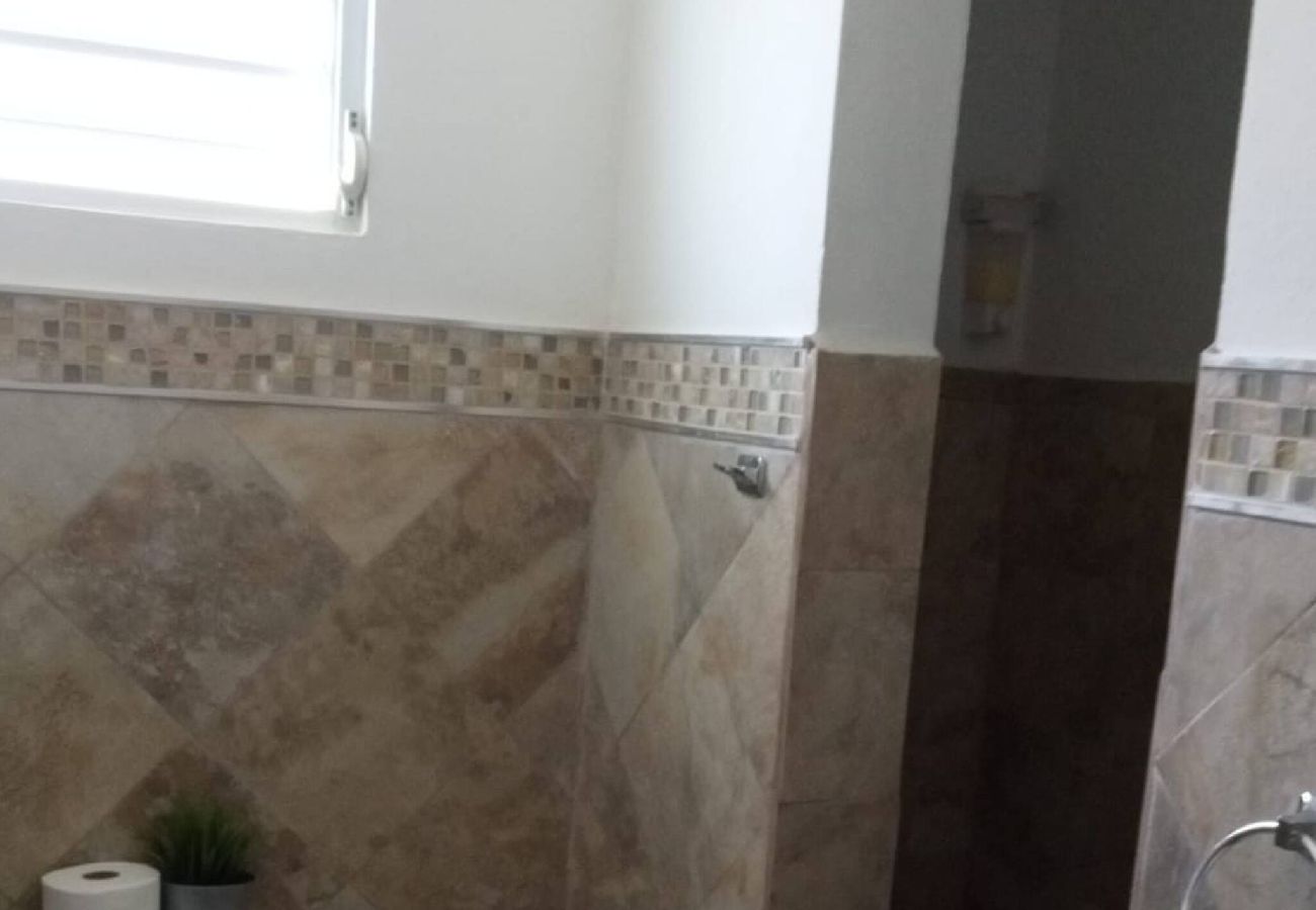 Apartamento en Vega Baja - Comfortable 2BR Getaway for 6 Guests with Pool Access