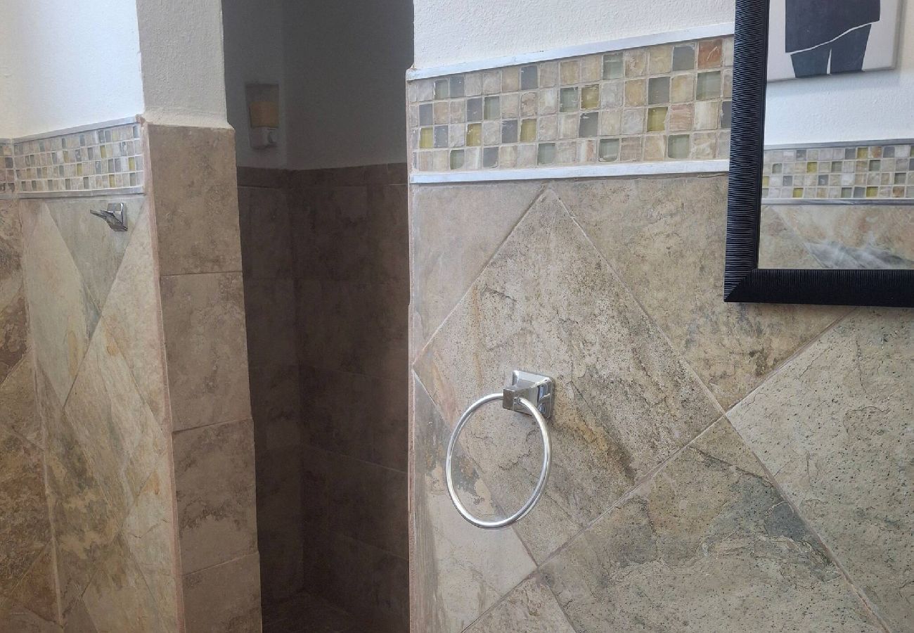 Apartamento en Vega Baja - Comfortable 2BR Getaway for 6 Guests with Pool Access