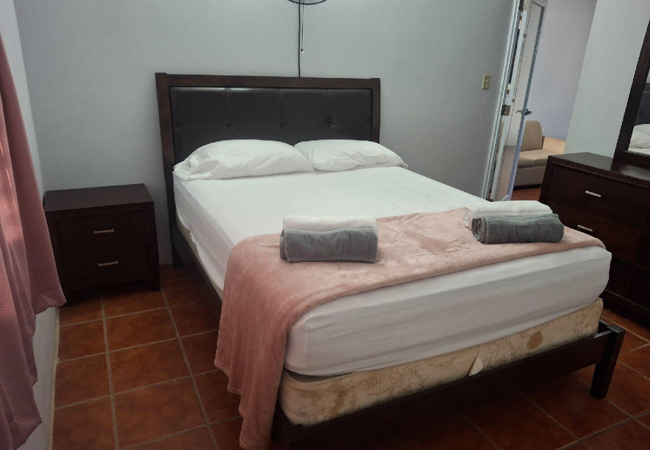 Apartamento en Vega Baja - Comfortable 2BR Getaway for 6 Guests with Pool Access
