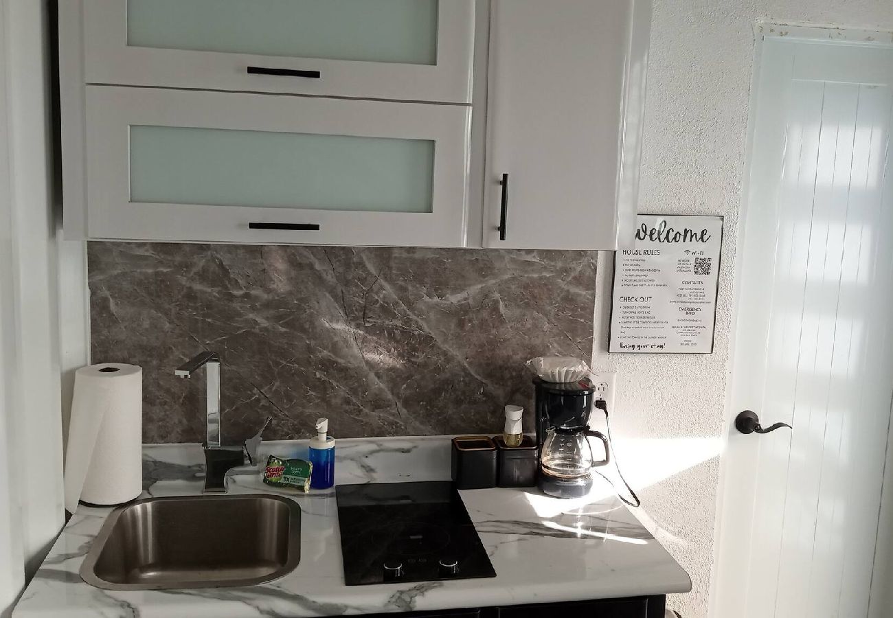 Apartamento en Vega Baja - Charming 1-Bedroom Beach Apartment for 4