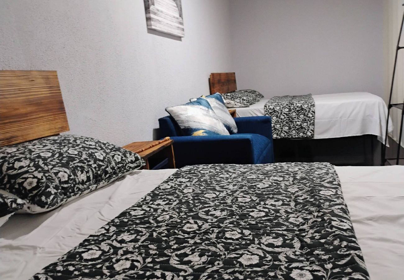 Apartamento en Vega Baja - Charming 1-Bedroom Beach Apartment for 4