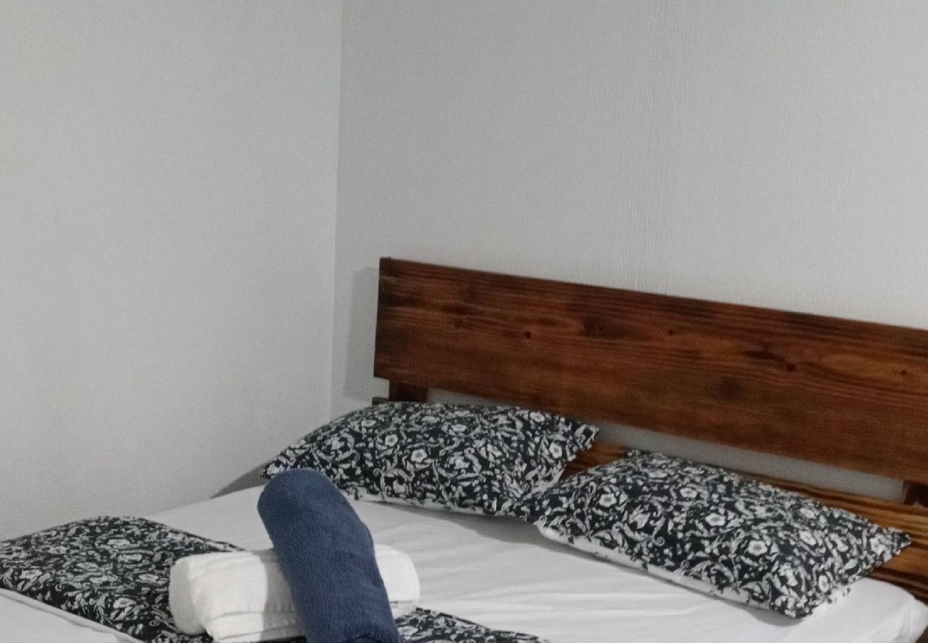 Apartamento en Vega Baja - Comfortable 1BR Beachside Apartment – Sleeps 4