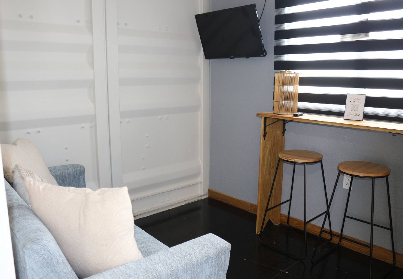 Apartamento en Vega Baja - Comfortable 1BR Beachside Apartment – Sleeps 4