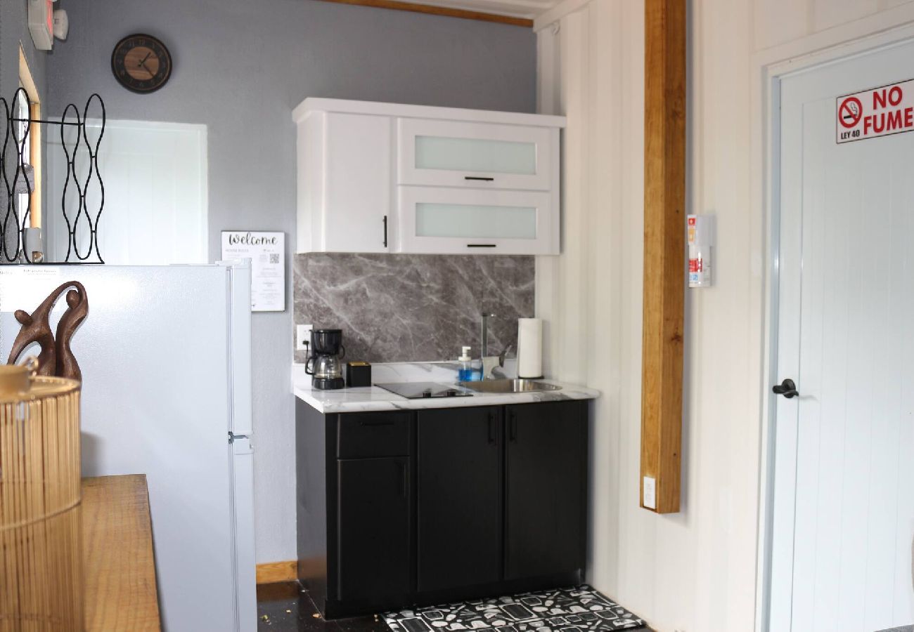 Apartamento en Vega Baja - Comfortable 1BR Beachside Apartment – Sleeps 4