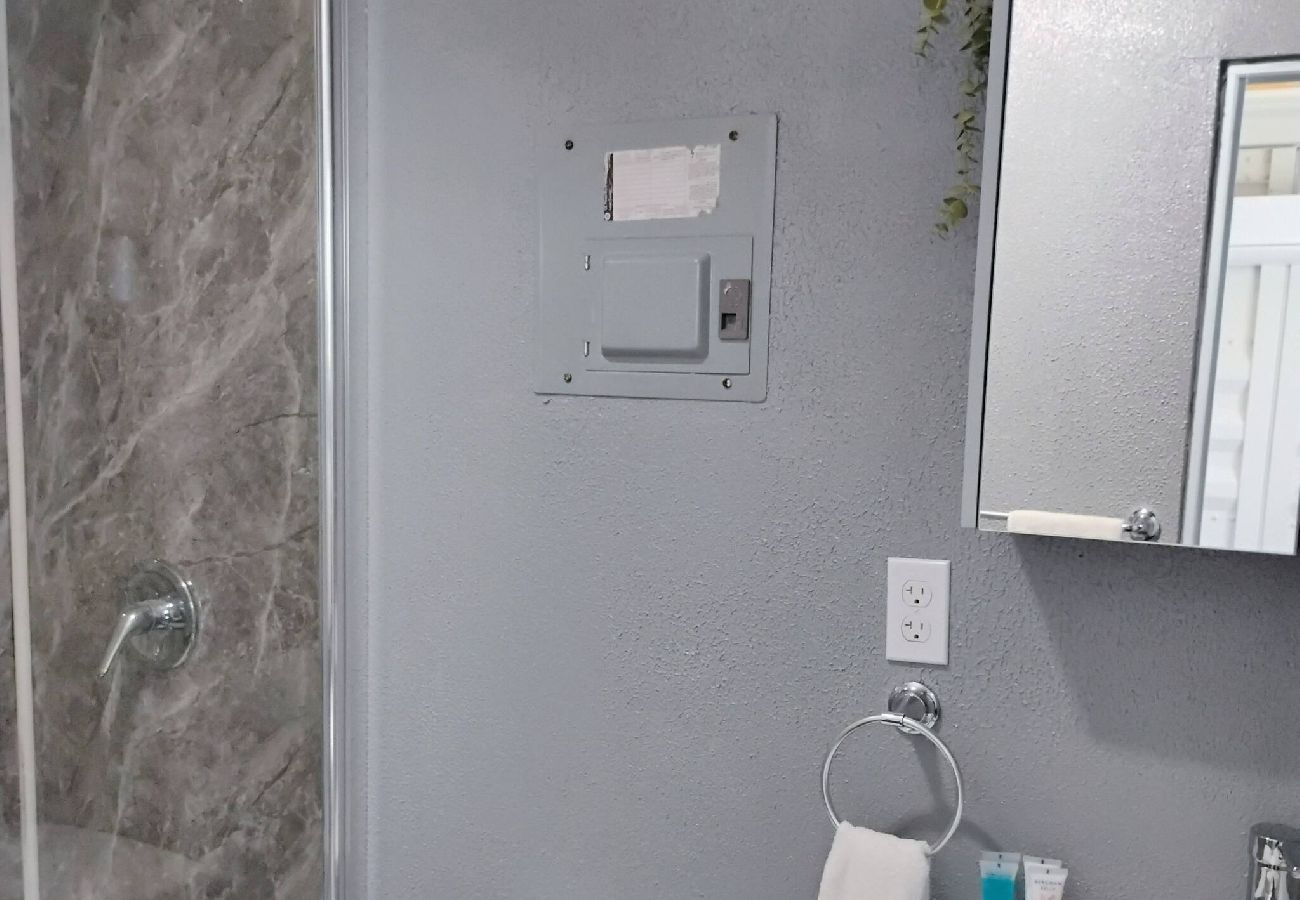 Apartamento en Vega Baja - Comfortable 1BR Beachside Apartment – Sleeps 4