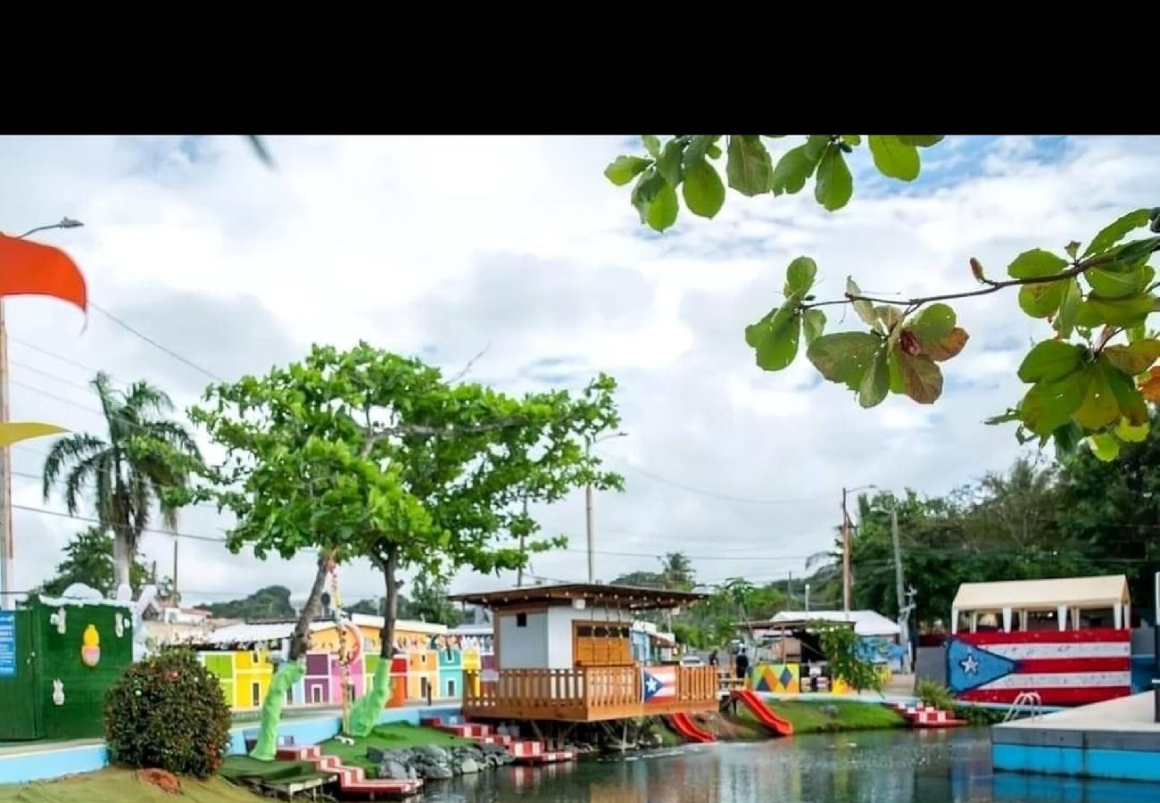 Apartamento en Vega Baja - Comfortable 1BR Beachside Apartment – Sleeps 4