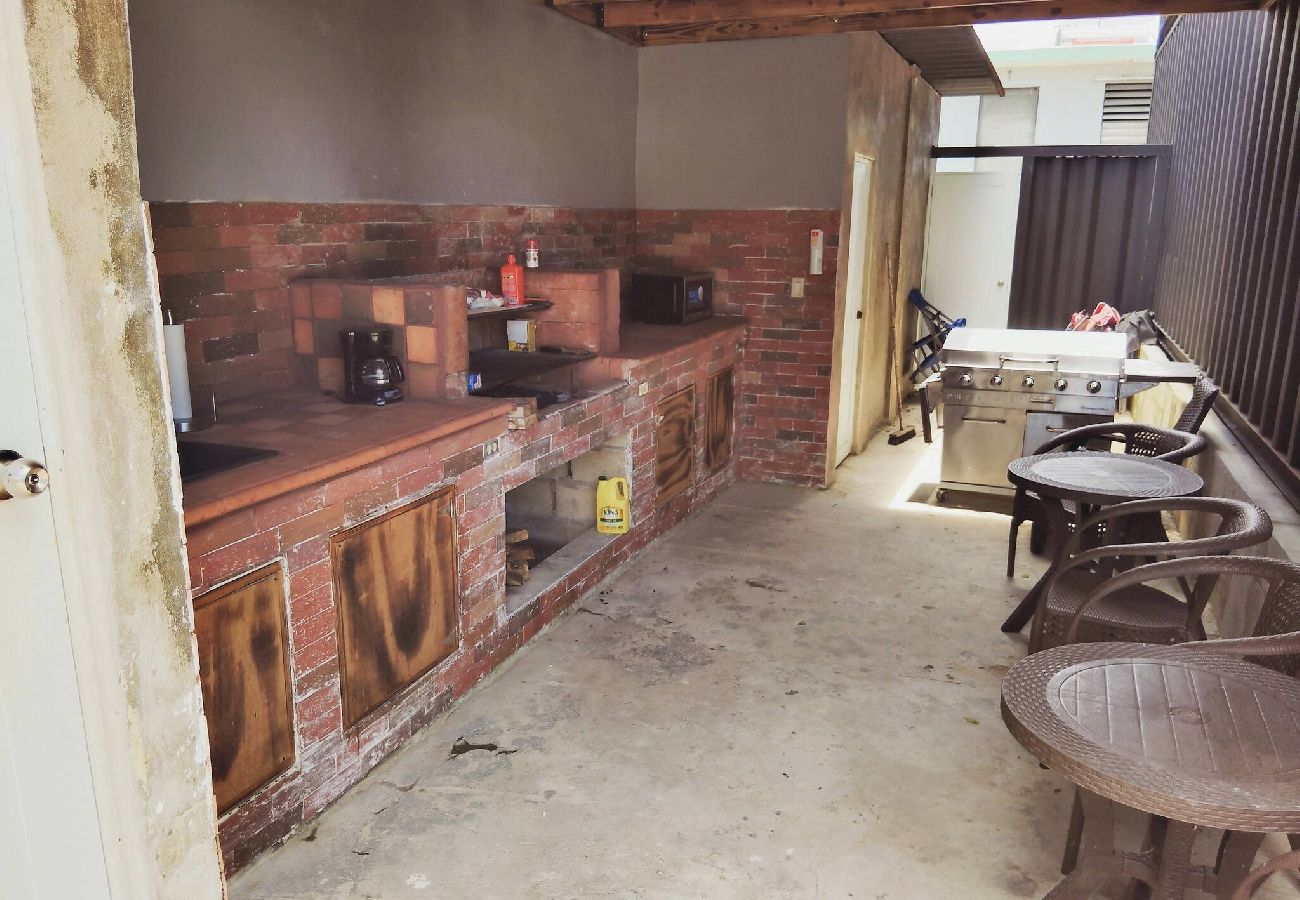 Apartamento en Vega Baja - Comfortable 1BR Beachside Apartment – Sleeps 4