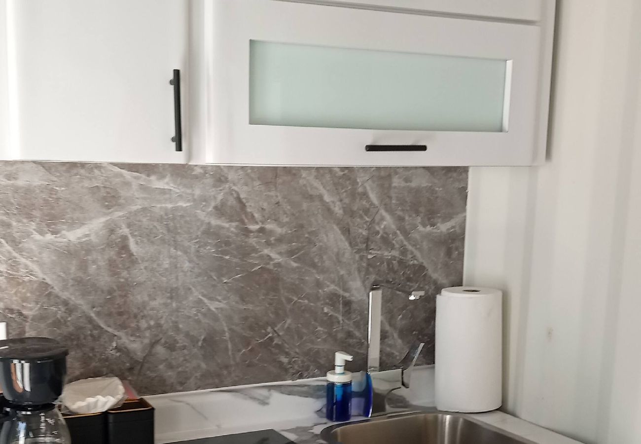 Apartamento en Vega Baja - Comfortable 1BR Beachside Apartment – Sleeps 4