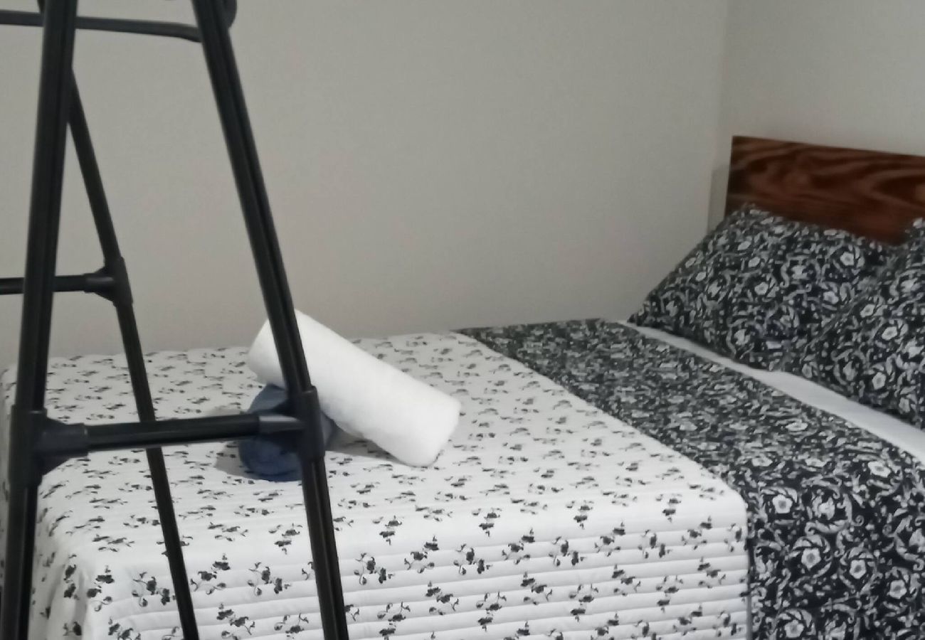 Apartamento en Vega Baja - Comfortable 1BR Beachside Apartment – Sleeps 4