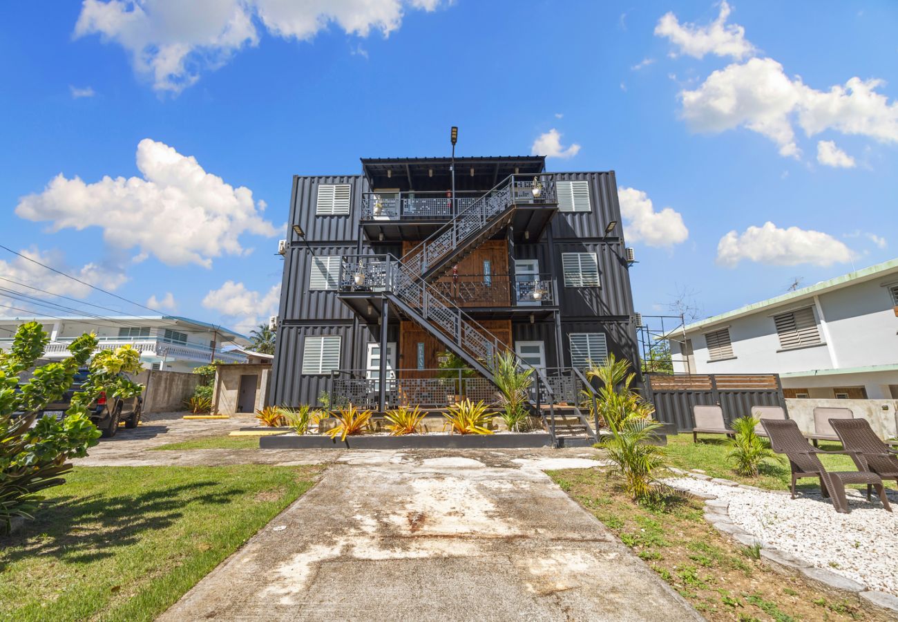 Apartamento en Vega Baja - Comfortable 1BR Beachside Apartment – Sleeps 4