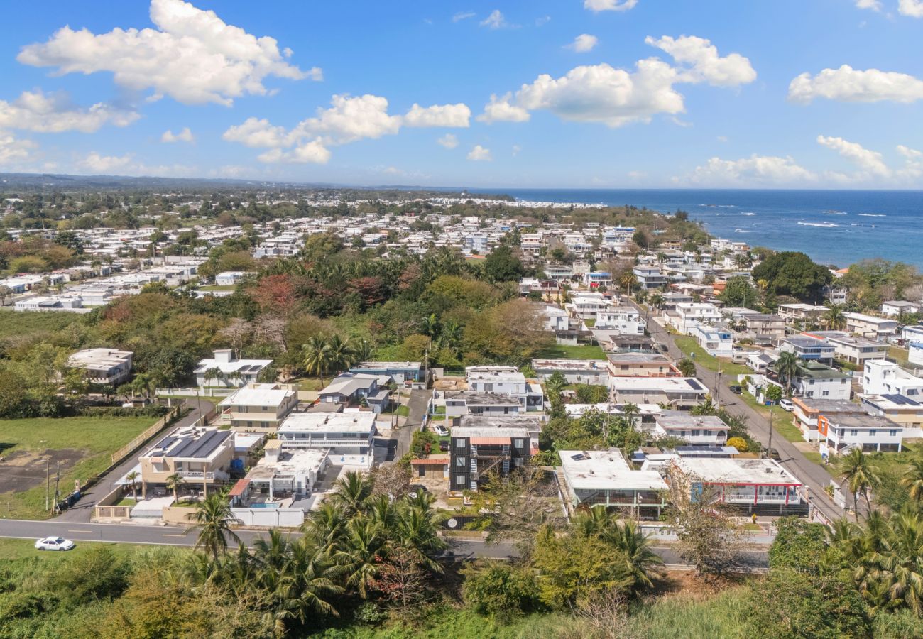 Apartamento en Vega Baja - Comfortable 1BR Beachside Apartment – Sleeps 4