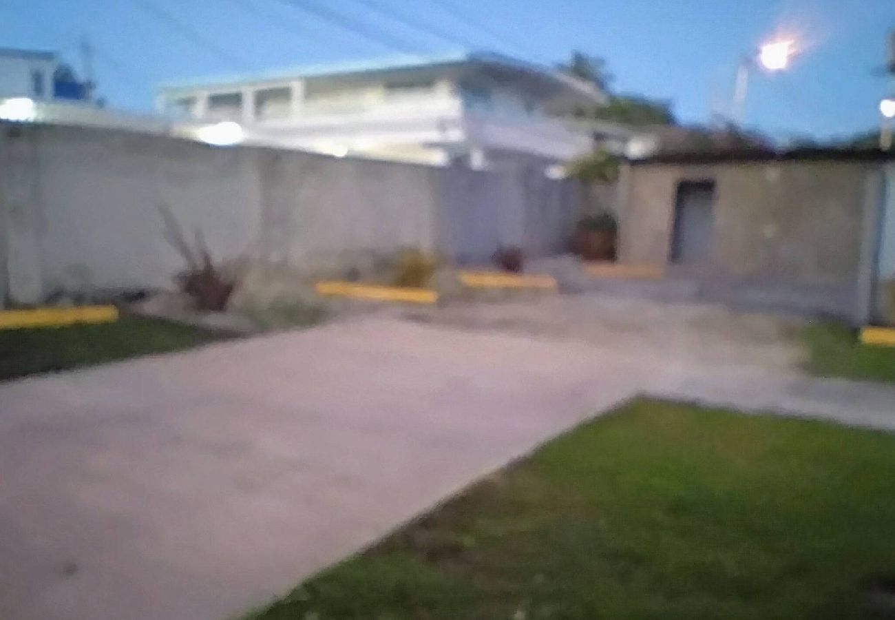 Apartamento en Vega Baja - Sunny 1-Bedroom Beach Apartment for 4 Guests