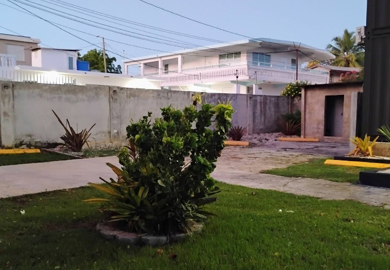 Apartamento en Vega Baja - Sunny 1-Bedroom Beach Apartment for 4 Guests