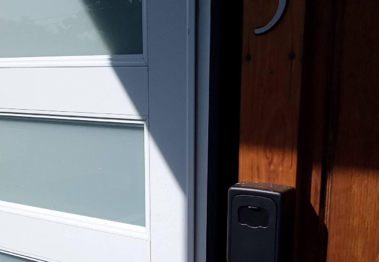 Apartamento en Vega Baja - Sunny 1-Bedroom Beach Apartment for 4 Guests