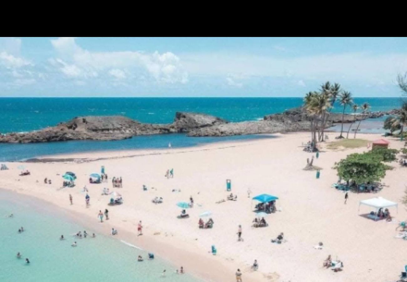 Apartamento en Vega Baja - Sunny 1-Bedroom Beach Apartment for 4 Guests