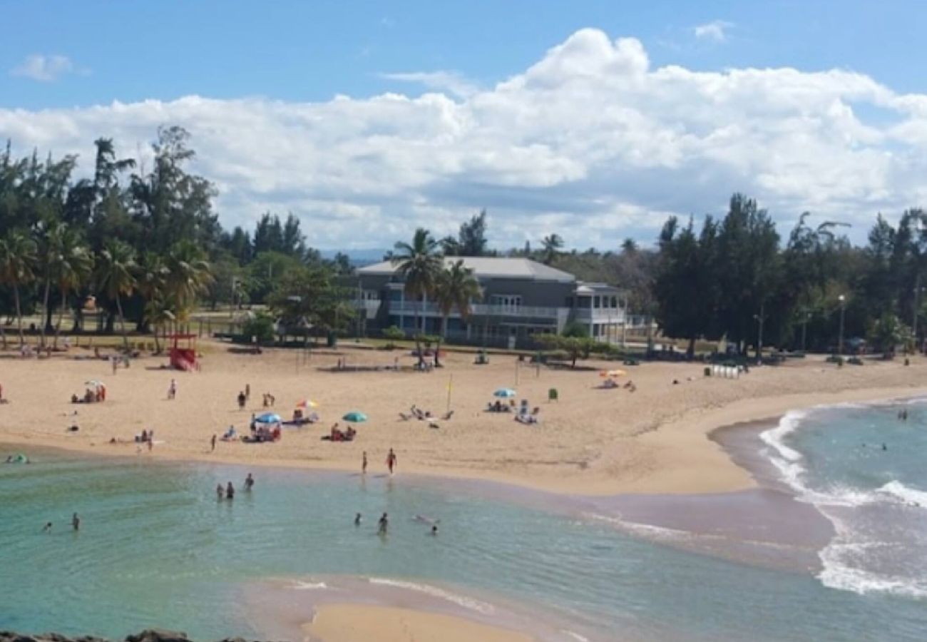 Apartamento en Vega Baja - Sunny 1-Bedroom Beach Apartment for 4 Guests