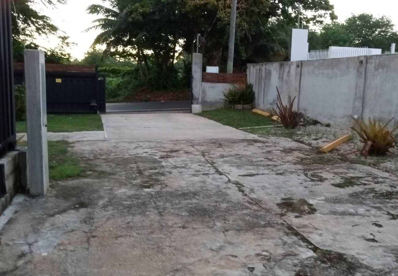 Apartamento en Vega Baja - Sunny 1-Bedroom Beach Apartment for 4 Guests