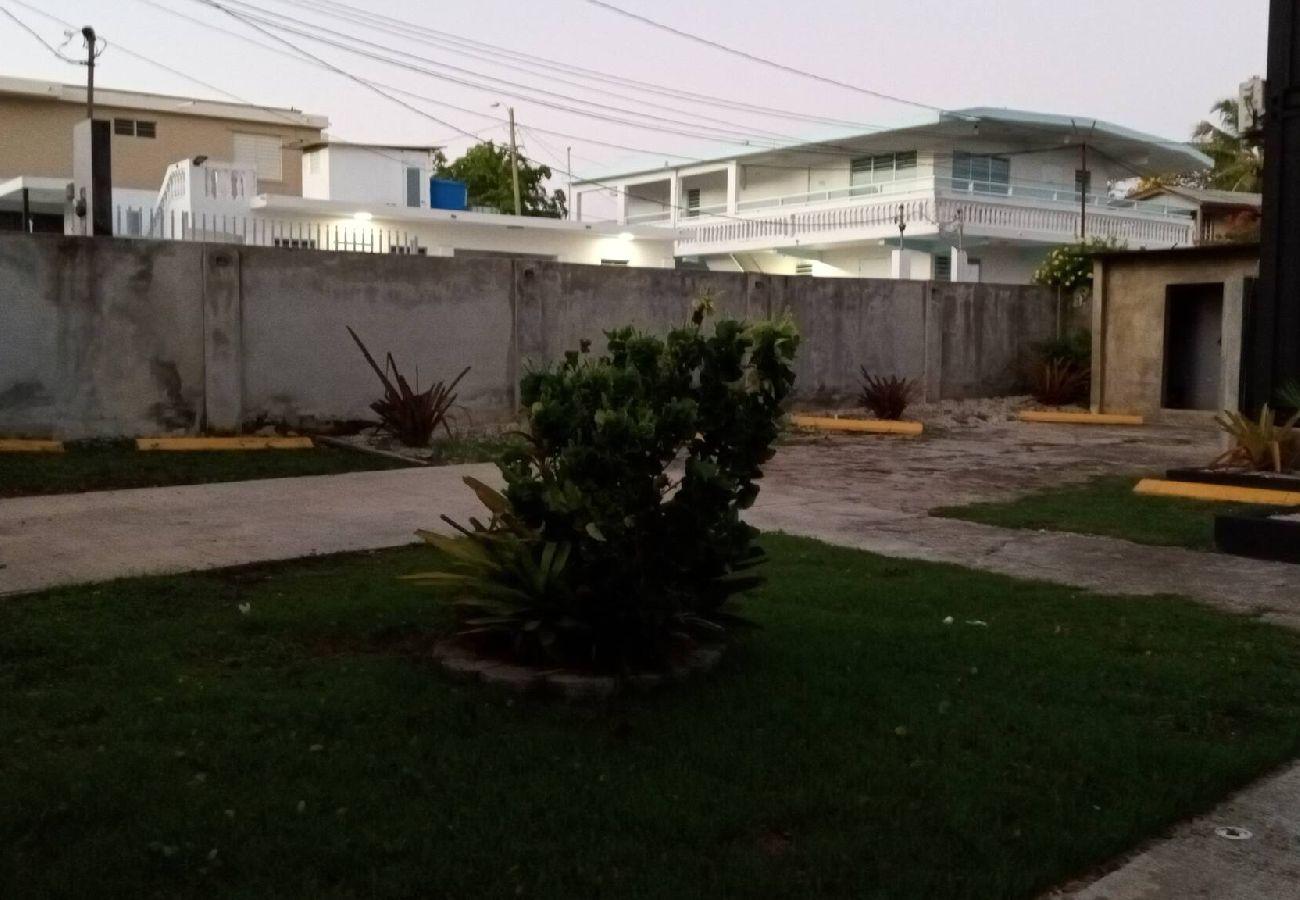 Apartamento en Vega Baja - Sunny 1-Bedroom Beach Apartment for 4 Guests