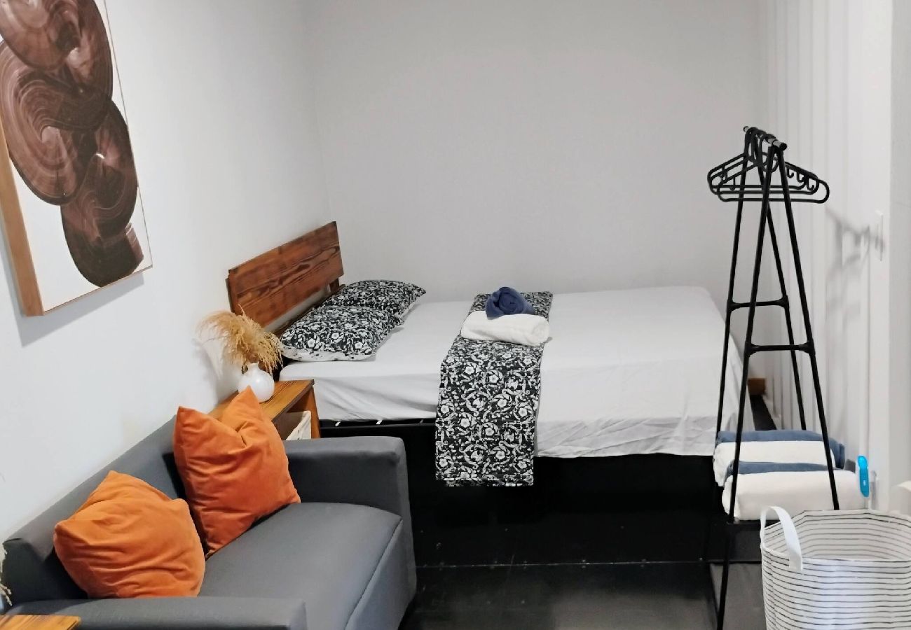 Apartamento en Vega Baja - Sunny 1-Bedroom Beach Apartment for 4 Guests