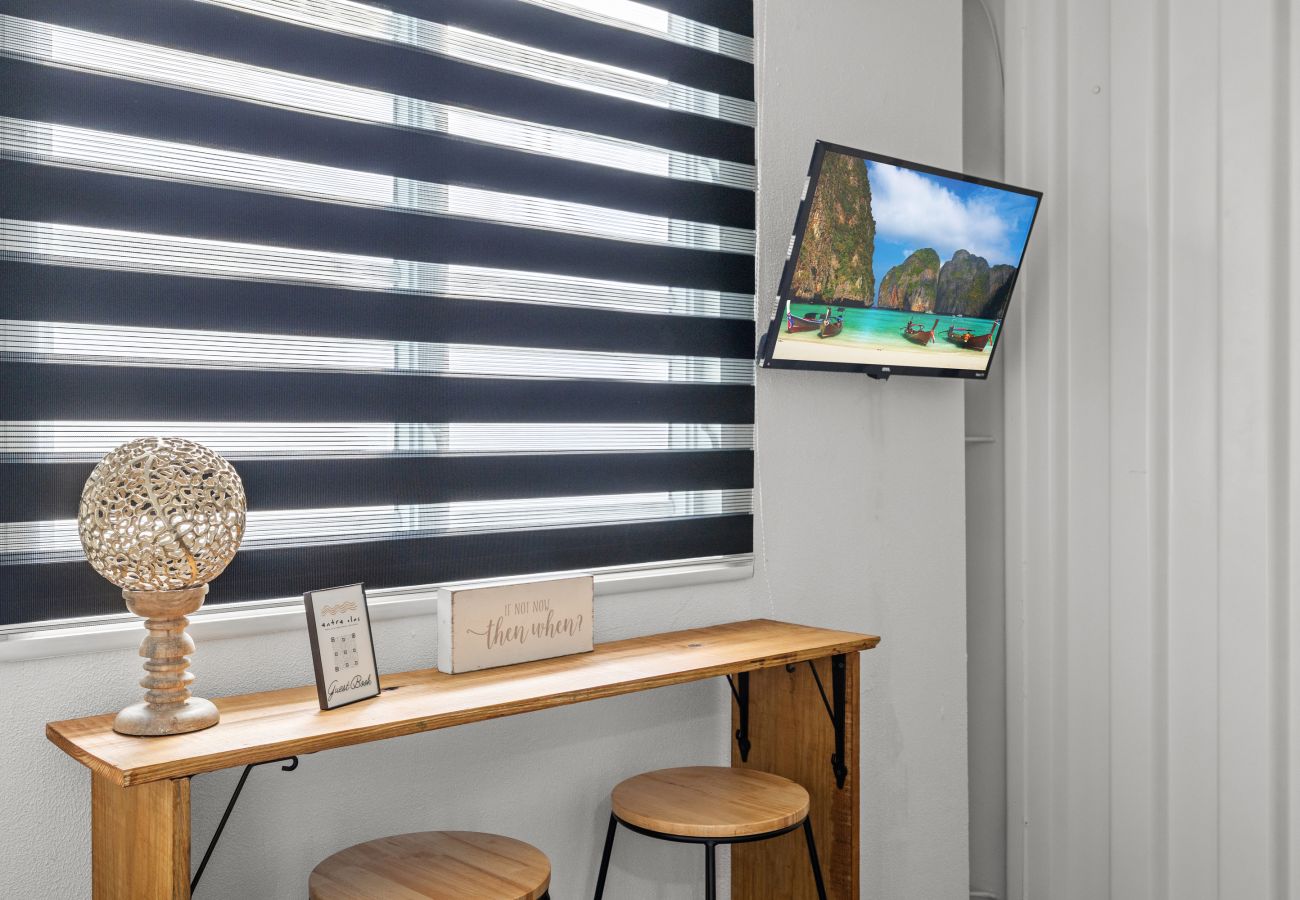 Apartamento en Vega Baja - Sunny 1-Bedroom Beach Apartment for 4 Guests