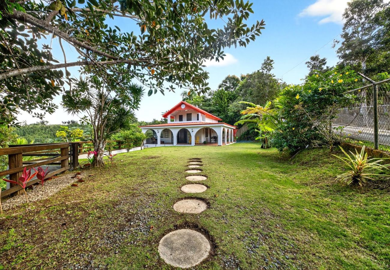 Finca en Cayey - Hideaway Mountain Escape w/ Jacuzzi & Scenic Views