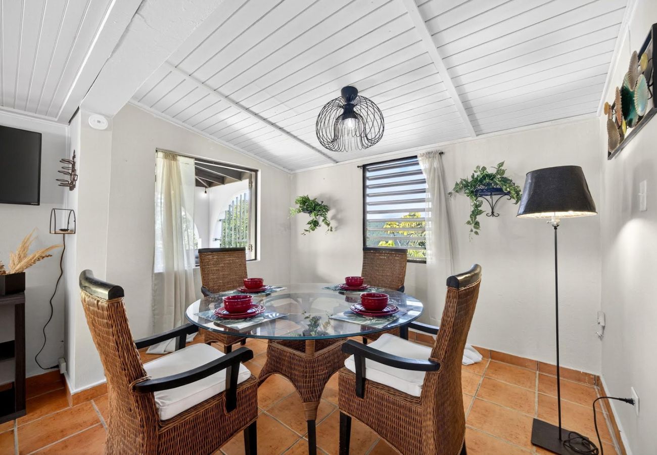 Finca en Cayey - Hideaway Mountain Escape w/ Jacuzzi & Scenic Views