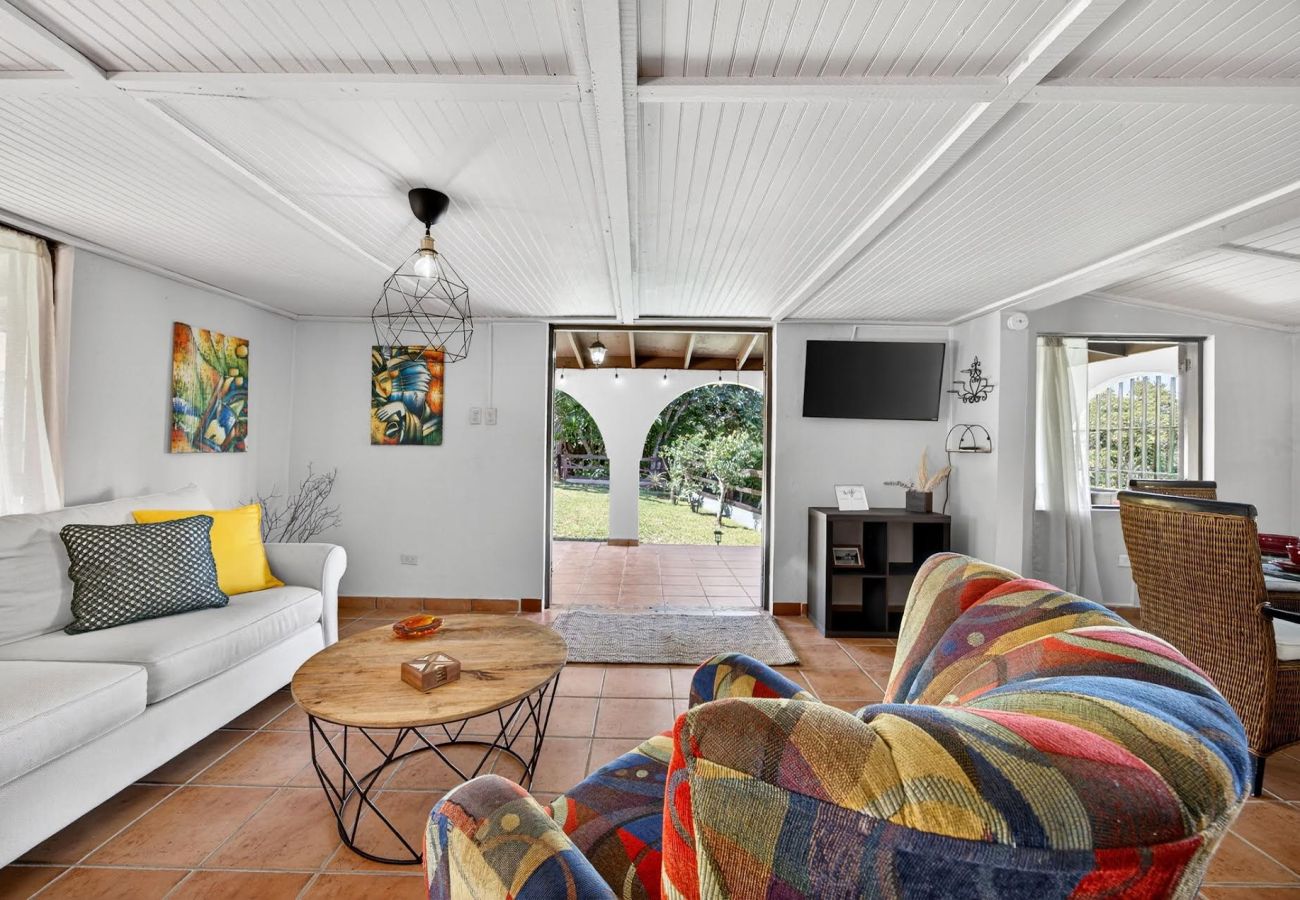 Finca en Cayey - Hideaway Mountain Escape w/ Jacuzzi & Scenic Views