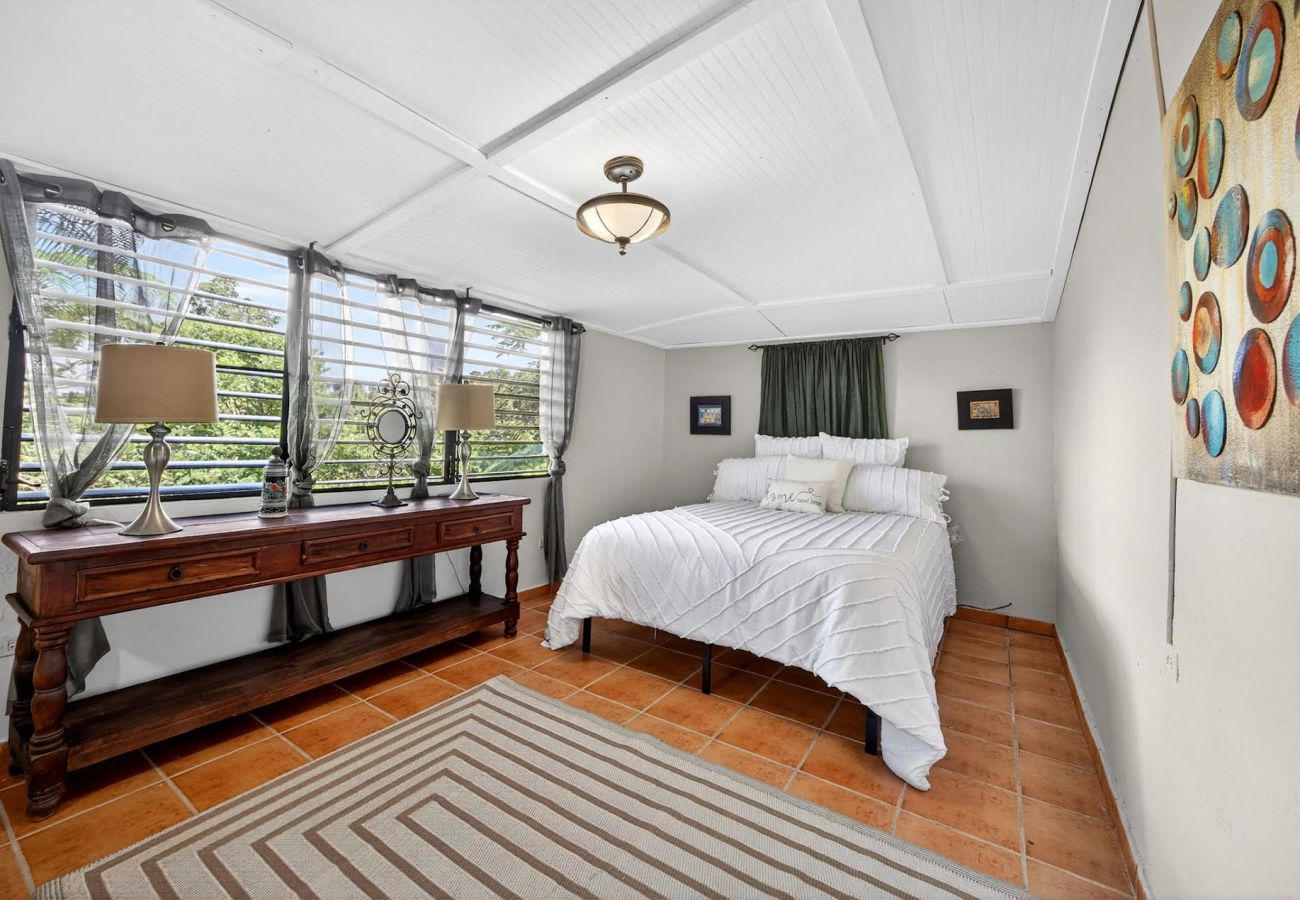 Finca en Cayey - Hideaway Mountain Escape w/ Jacuzzi & Scenic Views