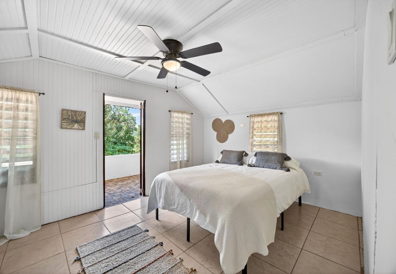 Finca en Cayey - Hideaway Mountain Escape w/ Jacuzzi & Scenic Views