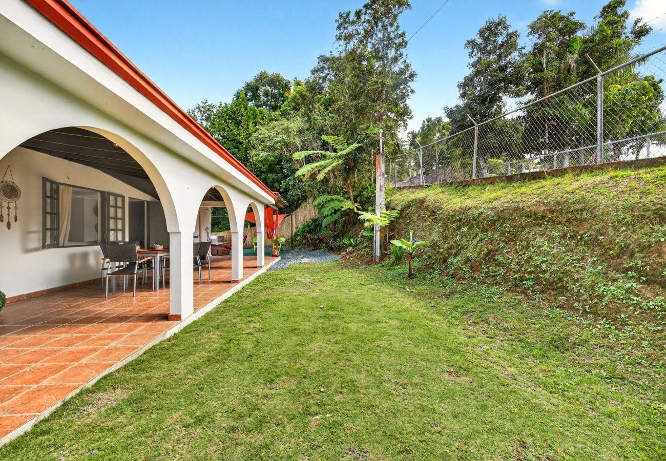 Finca en Cayey - Hideaway Mountain Escape w/ Jacuzzi & Scenic Views