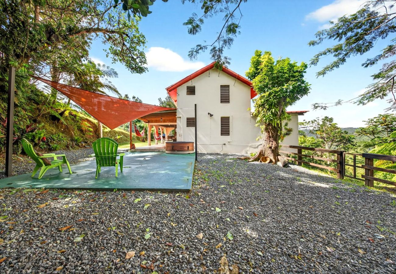 Finca en Cayey - Hideaway Mountain Escape w/ Jacuzzi & Scenic Views