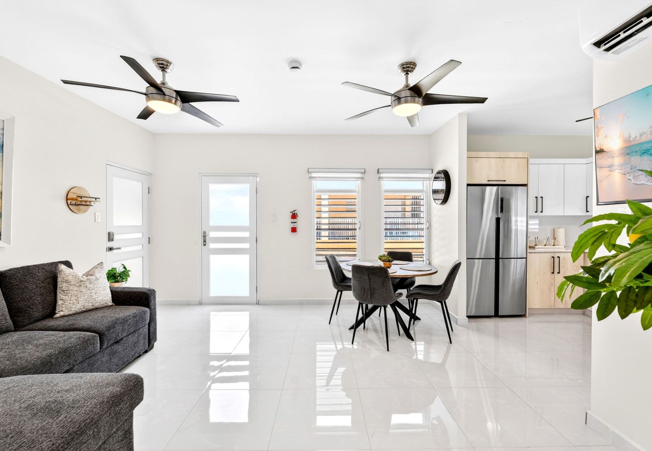 Apartamento en San Juan - Encantador 1BR con Balcón | Ideal para 3